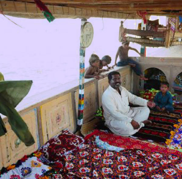 Manchar Lake boat home